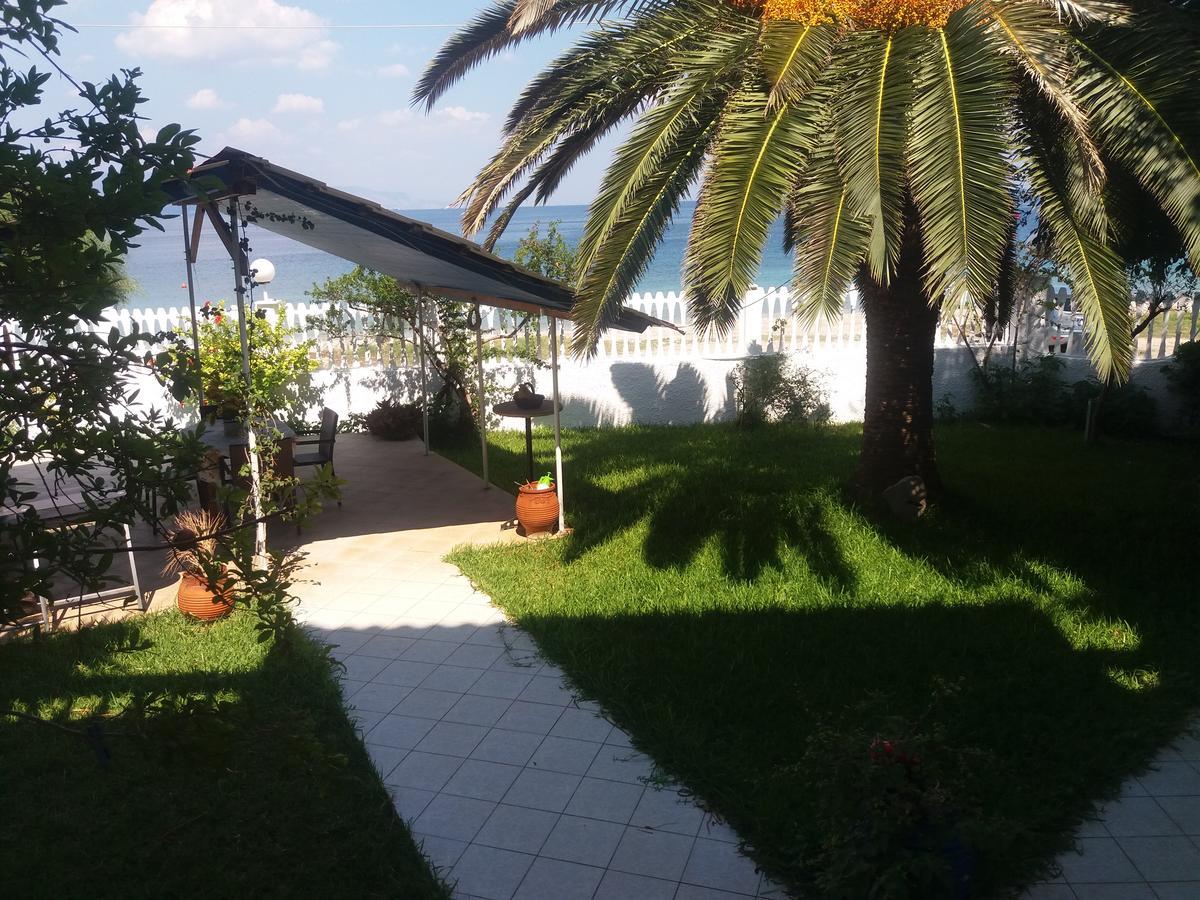 Villa Per Mare Loutra Elenis Exterior foto
