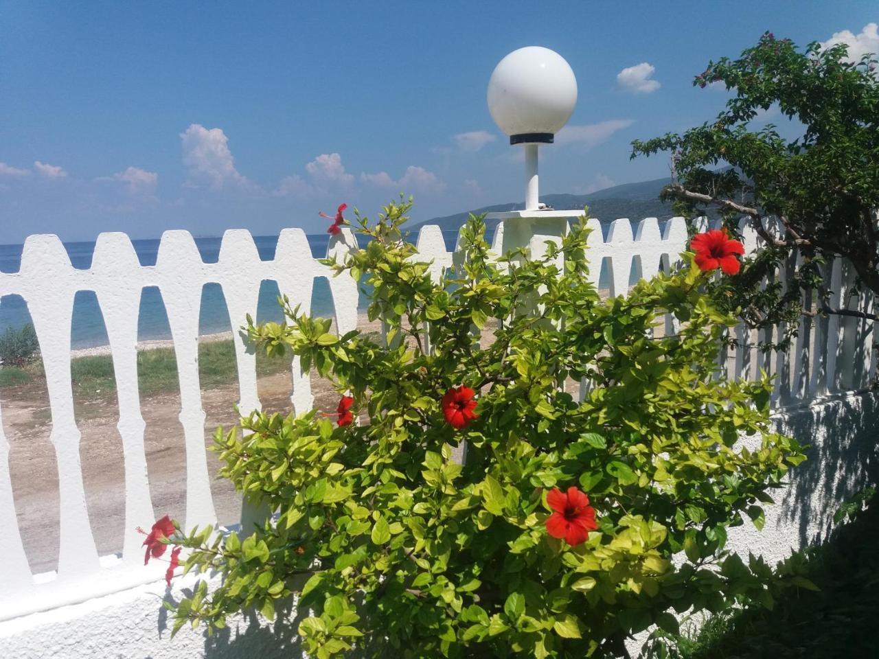 Villa Per Mare Loutra Elenis Exterior foto